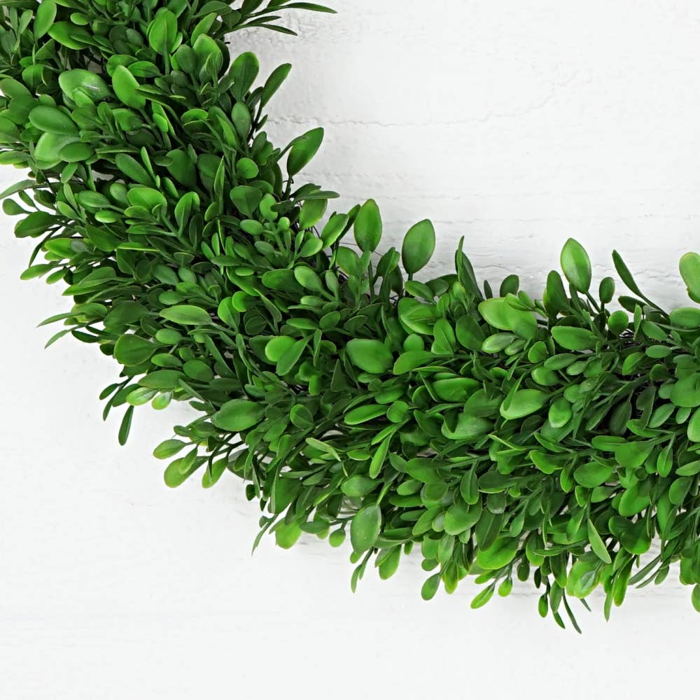 31780-18in(10) Twig Wreath-Evergreen Boxwood